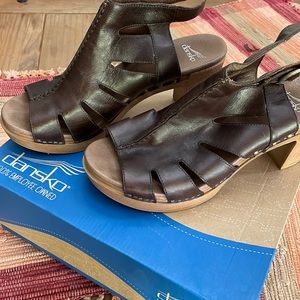 Dansko Demetra Vintage pull up